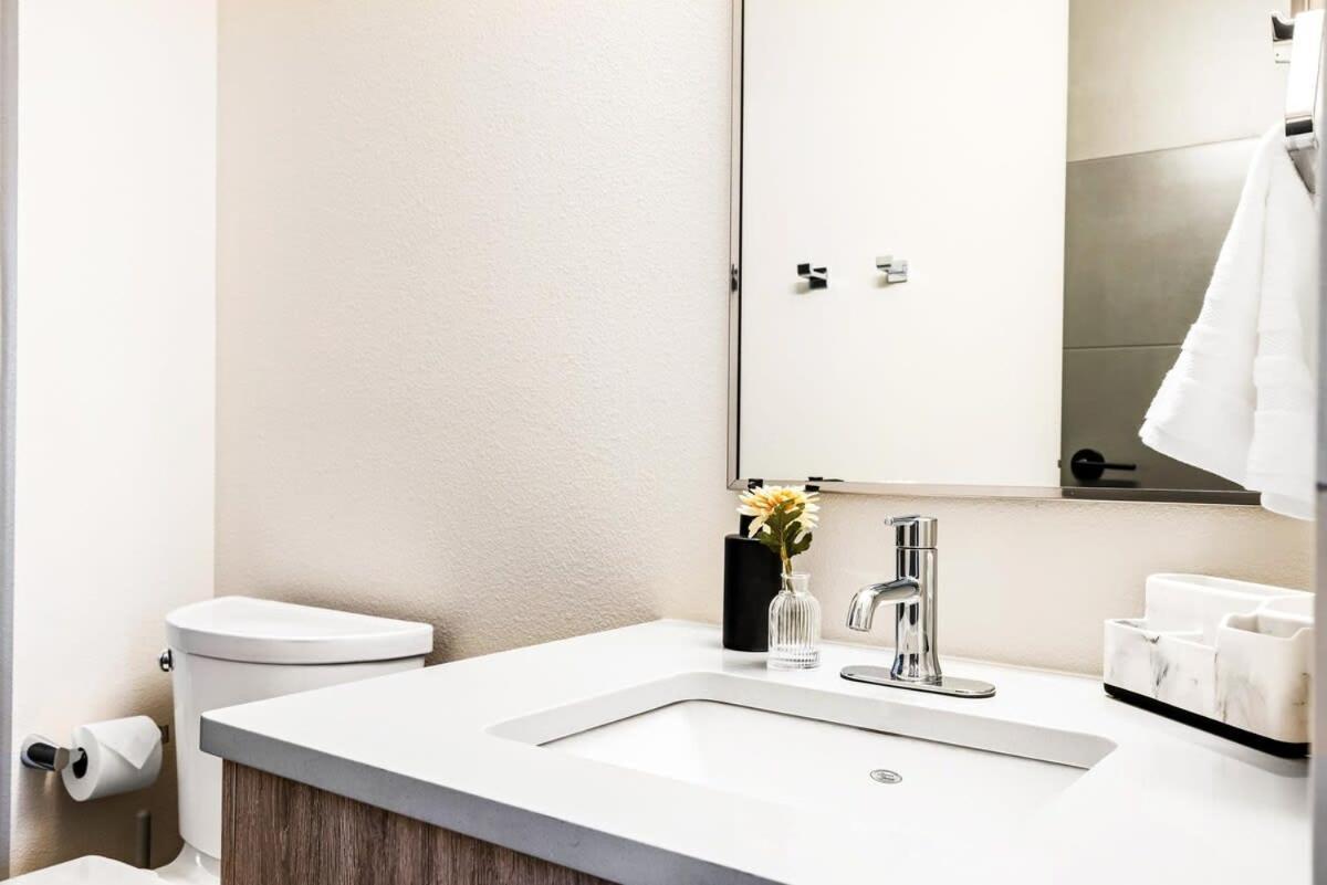 Avenue Hotel Downtown Golden Gold Miners Suite Bagian luar foto