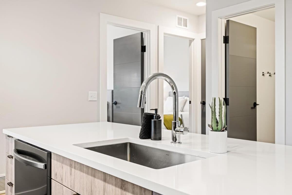 Avenue Hotel Downtown Golden Gold Miners Suite Bagian luar foto